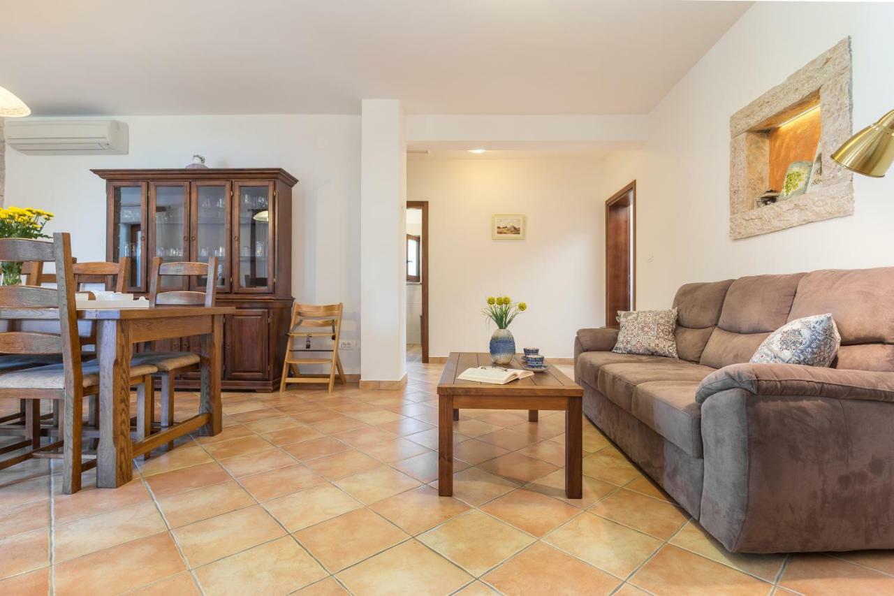 Vila Elida Pazin Bagian luar foto