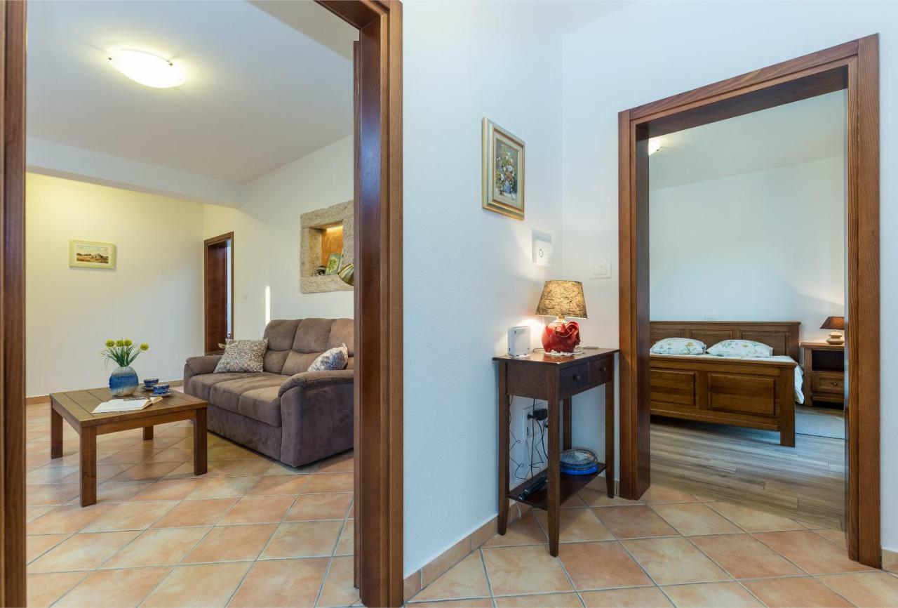 Vila Elida Pazin Bagian luar foto